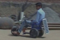 সৌরচালিত বাইক তৈরি করে তাক লাগালো ১৩ বছরের ছাত্র!