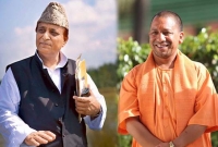 যোগী আদিত্যনাথকে নামাজ পড়তে বললেন আজম খান!