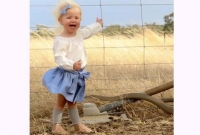 মেয়ের ছবি তোলার পর তা দেখে ভয়ে আঁতকে উঠলেন মা!