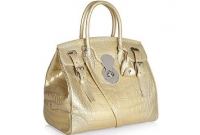 এই হ্যান্ডব্যাগের দাম দিয়ে ২২ লাখ টাকা দামের গাড়ি কেনা যায়!