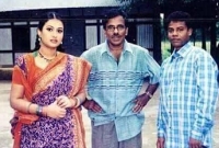 'তোমার হাতপাখার বাতাসে, প্রাণ জুড়িয়ে আসে...'