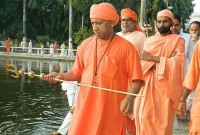 'প্রত্যেক মসজিদের ভেতর মন্দির বানাতে পারেন যোগী আদিত্যনাথ'