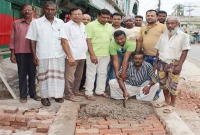 কেশবপুর শহরে ১৬ লাখ টাকা ব্যায়ে ফুটপাত ঢালাইয়ের কাজ উদ্বোধন
