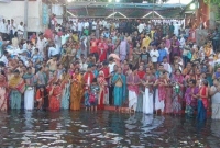ঝড়-বৃষ্টি উপেক্ষা করেই মধ্যরাতে লাঙ্গলবন্দে হাজারো পুণ্যার্থী