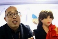 প্রেমিকা না পেয়ে রোবটকে বিয়ে!