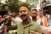 রামনবমীতে কলকাতার রাস্তায় হিন্দুদের অস্ত্র হাতে মিছিল