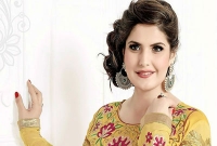 যে ভয়ে রাতে ঘুমাচ্ছেন না জেরিন খান