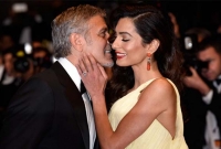 বেডরুম থেকে আওয়াজ, চুপ করাতে ৪৫ লাখ টাকা!