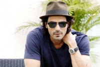 নাইটক্লাবে ক্যামেরা ছুঁড়ে এক ব্যক্তির মাথা ফাটালেন এই বলিউড তারকা