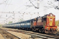  চলন্ত ট্রেন থেকে খুলে গেল ইঞ্জিন!