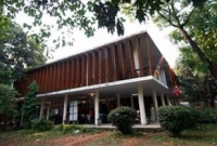 গরুর তেহারি নিয়ে চারুকলায় ভাঙচুর