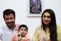 নববর্ষে পাঁচতারকা হোটেলে একান্তে শাকিব-অপু