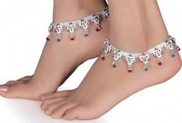 নূপুর পরে নামাজ আদায় কতটুকু ঠিক হবে?