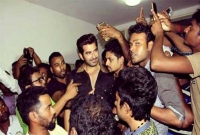 ঢাকায় এসে ভক্তদের ভালোবাসায় সিক্ত নায়ক জিৎ