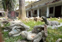 শিক্ষার্থীদের গড়া এ ভাস্কর্যগুলো উল্টে ফেলে গেল কারা?
