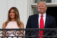 ট্রাম্পকে খোঁচা মেরে মেলানিয়ার ইঙ্গিত ‘বুকে হাত দাও’