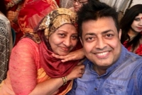 পর্দার বাইরে যখন মা-ছেলে একসঙ্গে