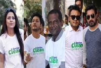 ঢাকার রাস্তায় নামলেন তারকারা