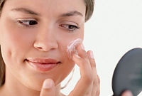 লিপস্টিক ও রং ফর্সাকারী ক্রিম ব্যবহারে সাবধান!