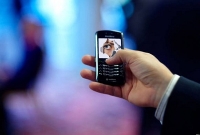 স্ত্রীর ফোনে আড়িপাতা! ৫০ হাজার টাকা জরিমানা স্বামীর