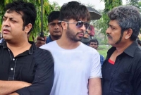 শাকিব খান বিএফডিসিতে ঢুকতেই পুলিশ ও ডিবি হাজির!