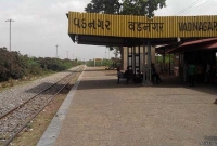 এককালে এখানেই চা বেচতেন নরেন্দ্র মোদি; সেই রেল স্টেশনই এখন...  