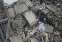 তাসের ঘরের মতো ধসে পড়ে ভবনটি