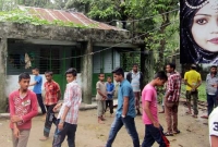  প্রেমিকের বাড়িতে শারমিনের অনশন, অতঃপর...