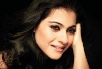 গরুর মাংস খেয়ে ফেঁসে গেলেন কাজল: ভিডিও ভাইরাল