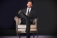  বাসস্ট্যান্ডে ঘুমানো সেই ছেলেটাই আজকের বলিউড বাদশা