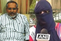 এমপিকে ফাঁদে ফেলা সেই সুন্দরী গ্রেফতার