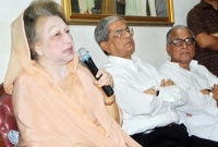 ক্ষমতাসীনরা টাকা নিয়ে পালিয়ে যাবে, আমরা দেশ গড়ব : খালেদা জিয়া