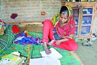 পা দিয়ে লিখে সেই পাপিয়ার এসএসসি পাস; স্বপ্ন দেখছেন উচ্চ শিক্ষার