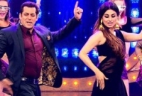 সালমানের নতুন চমক মৌনি