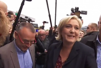 ফরাসি প্রেসিডেন্ট প্রার্থী লে পেনের ওপর ডিম নিক্ষেপ