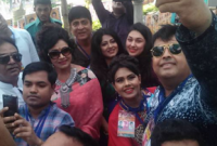 বিএফডিসিতে এসে একই সময় ভোট দিলেন অপু-বুবলী    