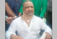  হুইল চেয়ারে করে এফডিসিতে আসলেন ডন