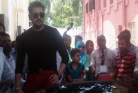  এফডিসিতে উৎসবমুখর পরিবেশে যে কারণে হঠাৎ উত্তেজনা