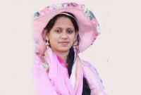 ফেসবুকে প্রেম করে স্বামী-সন্তান রেখে উধাও গৃহবধু