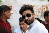 লাল গেঞ্জি পরা একটা ছেলে আমার দিকে পিস্তল তাক করে: শাকিব খান