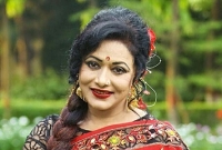 ফিরলেন রোজিনা