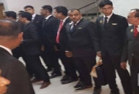 মুসার গাড়ি চালকরা স্যুটেড-বুটেড, ঘুমান এসি রুমে