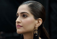 ভক্তদের প্রতি সোনমের আর্জি