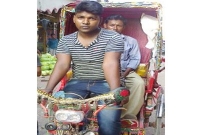 কক্সবাজারে রিক্সা চালিয়ে হতদরিদ্র এসএসসি পরীক্ষায় কৃতিত্বের স্বাক্ষর