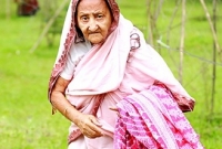 পোলায় এক সাপ্তার জন্য রাইখা গেছিলো, ১২ বছর পরেও আসেনি : বৃদ্ধাশ্রমে মা