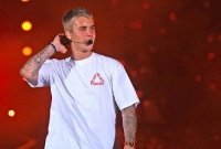 ভারতে এসে গান না গেয়ে ঠোঁট মিলিয়েছেন জাস্টিন বিবার!