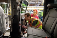 গাড়ি কারখানায় কাজ করছেন জাকারবার্গ!