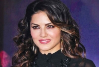 এক সময় বেকারিতে কাজ করা সানি লিওন এখন কত টাকার মালিক?