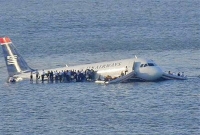  নদীতে প্লেন পড়ে যাওয়ার পর যেভাবে বেচে গেলো ৩৬০ যাত্রী