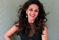 ৫০-এ পা দিলেন মাধুরী, তাঁর বয়স ধরে রাখার রহস্য জানেন?